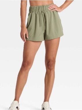 All in Motion Active Light High-Rise Wide Leg Shorts, Size M, Green, NWT!